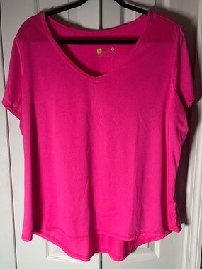 Xersion women’s Hot Pink V-Neck Tee size 1x